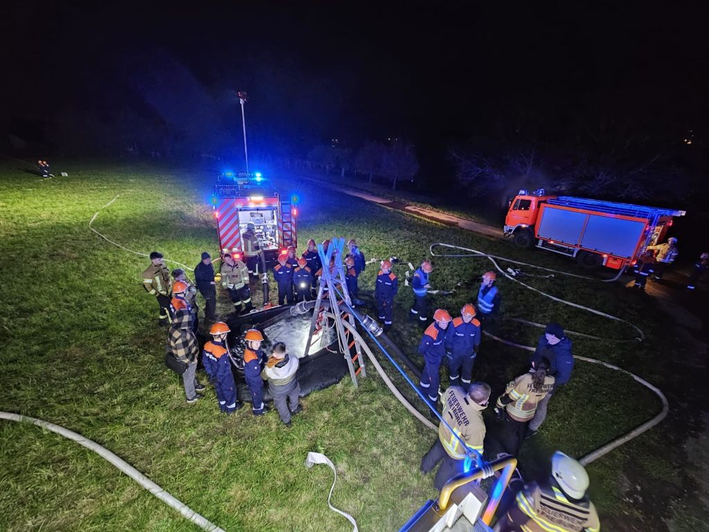 Große Jugendfeuerwehrübung